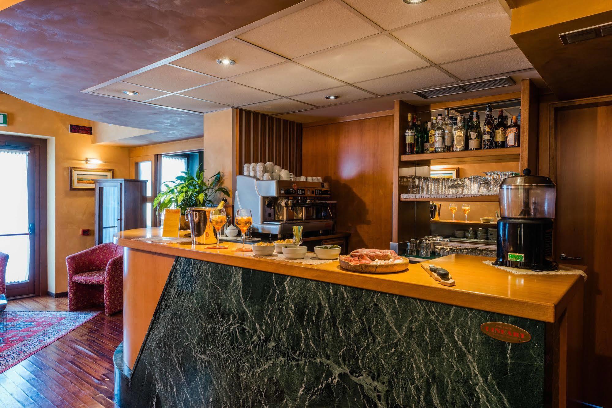 Hotel Au Soleil Saint-Vincent Eksteriør billede